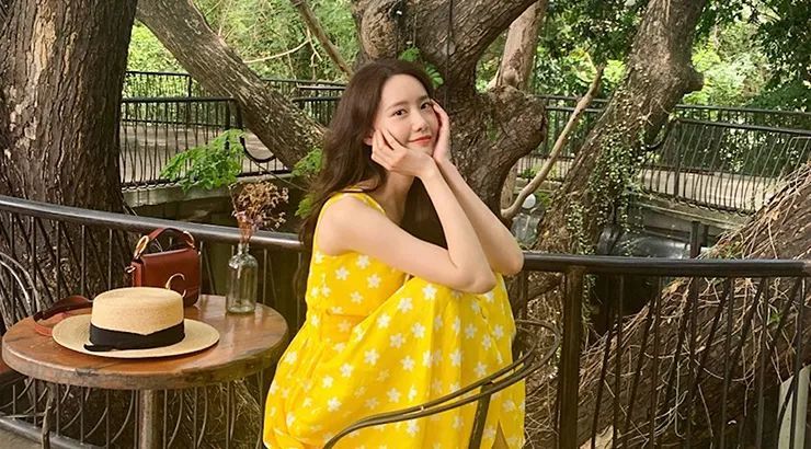 林允儿新歌MV造型,随便一套都是度假标杆