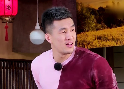 郭艾伦首次登上跑男,就直接拦腰抱住baby,网友:郑恺不酸吗