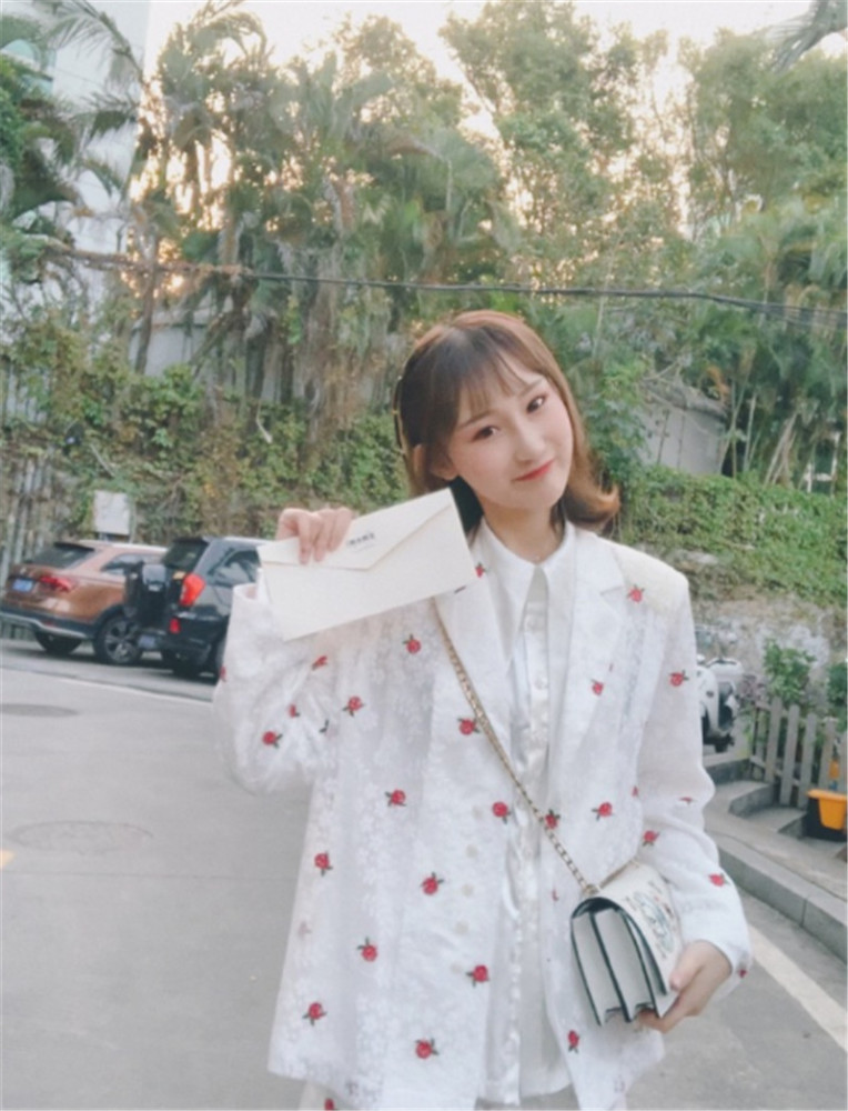 陈雪凝公开表白"挚爱",看到男方名字后,网友:陈三终成路人!