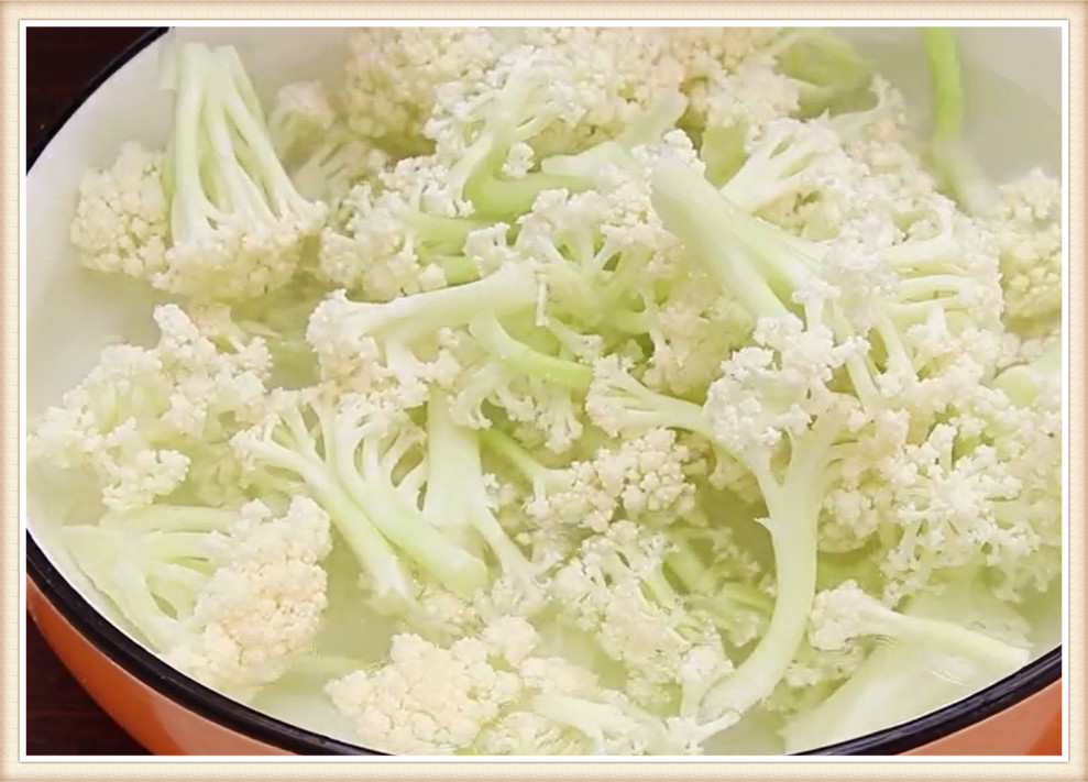 菜花别炒着吃加1个鸡蛋 5元成本当一日三餐 出锅就馋哭