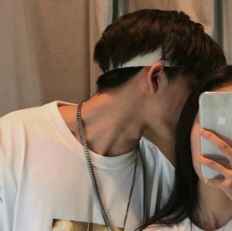 "00后"最爱的"情侣头像":人生建议,和我在一起