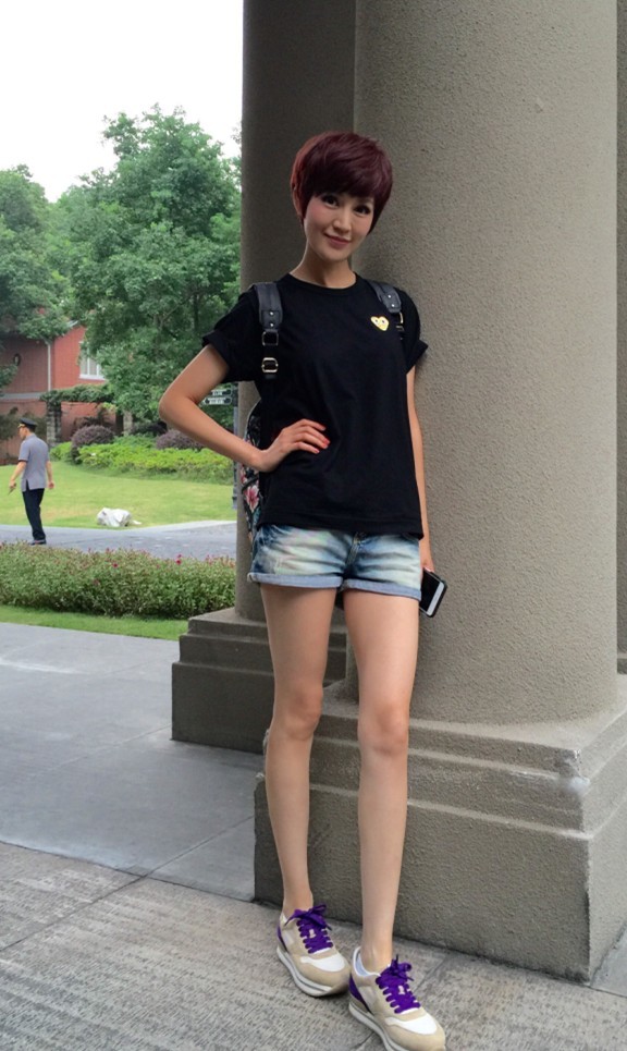 还记得"安宁公主"吗?今42岁气质不输少女,牙签腿更让人羡慕