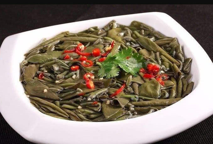 炎热的夏季,吃一盘凉拌莼菜,清热败火,滋养皮肤,尤其适合女性