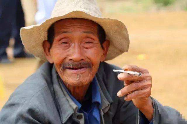 "娘亲舅大",农村办酒席,为什么舅舅地位要大于叔伯?