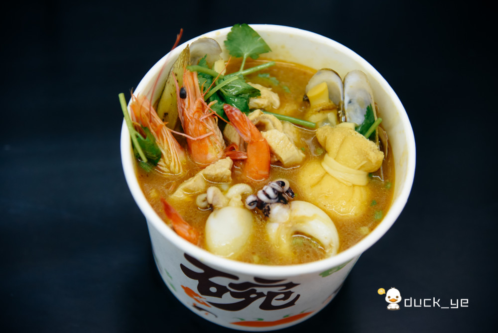 在老厦门镇邦路上吃上一碗沙茶猪蹄面,汤底独特,食客:好吃