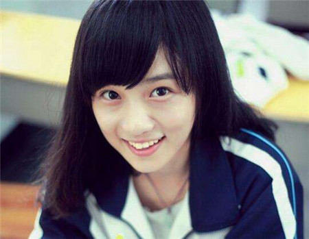 那些被称为班花的女生,一般有四个特点,占两个就非常惹人爱