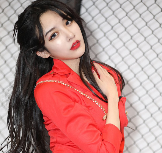 一直穿搭都特别可爱的艾比,总会给人一种清纯又时尚的感觉,而且本人