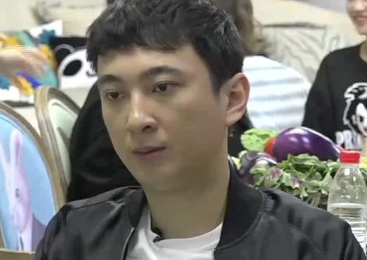 王思聪被爆成都酒吧豪掷15W,网友:贫限想,王思