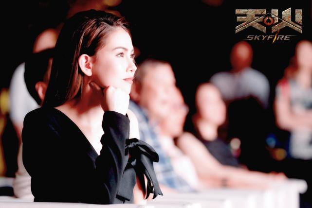 《天火》超燃预告重磅发布,昆凌秀英文被西蒙