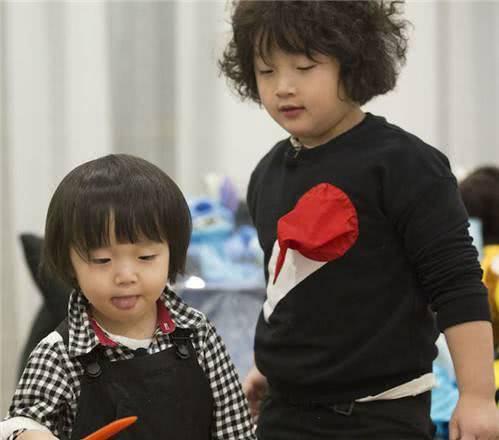 熊朝忠在家乡喜得千金儿女双全,邹市明三胎会在哪里出生?