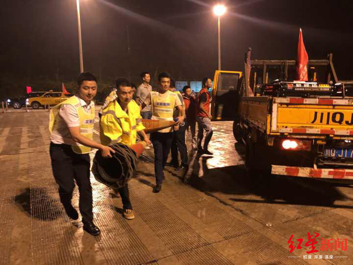宜叙高速公司连夜抢险