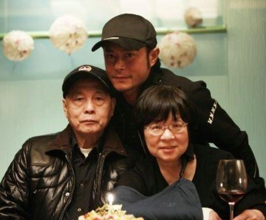 古天乐|古天乐坐自己的豪华游艇低调露面，和导演杜琪峰共同出海谈合作