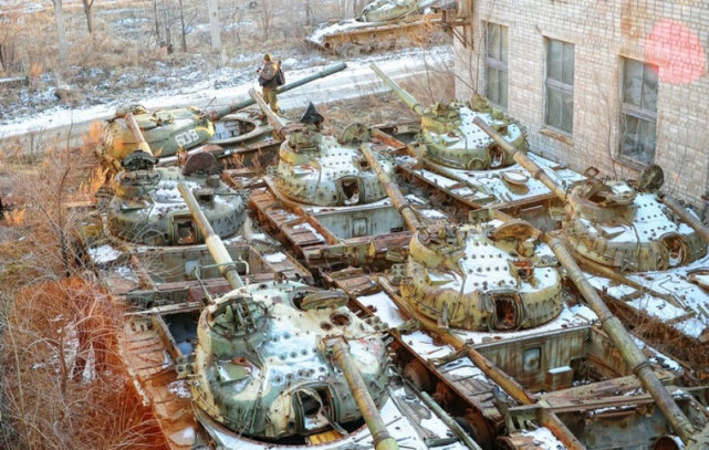 苏联时期曾经辉煌:如今这家俄兵工厂内却到处都是破旧的坦克装甲