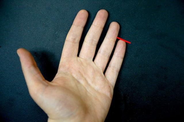 手上小拇指过短,究竟代表了什么含义?