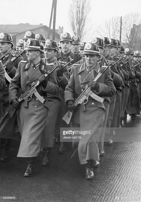 图集丨1946年 警备车中的日本甲级战犯