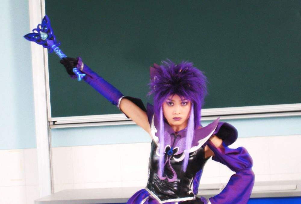 巴啦啦小魔仙:小姐姐cos黑魔仙小月,颜值高,网友:惊讶