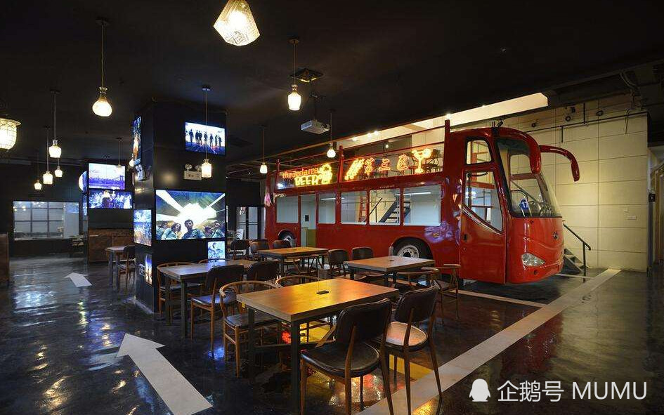 世界上最奇葩的餐厅,在水下33米处吃饭,吃个饭还要先学潜水