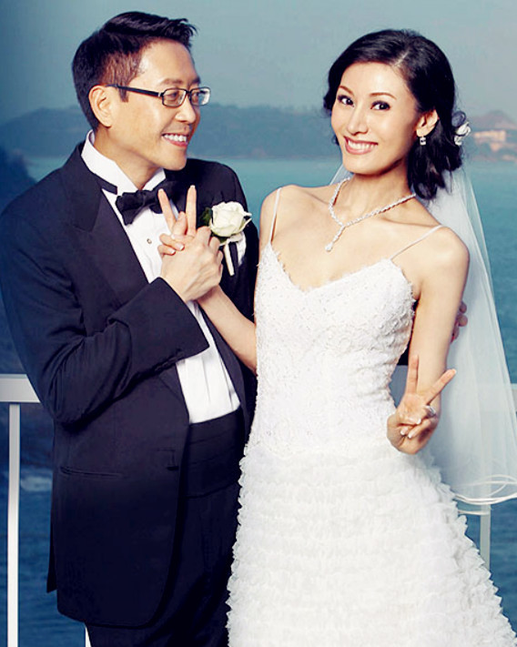 李嘉欣办生日派对大钻戒抢镜,许晋亨陪老婆卖萌做护花骑士