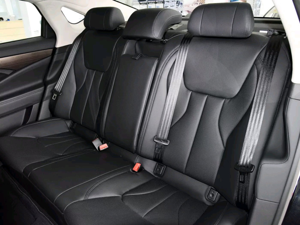 13喜提吉利博瑞空间大性价比出色宝来都哭了