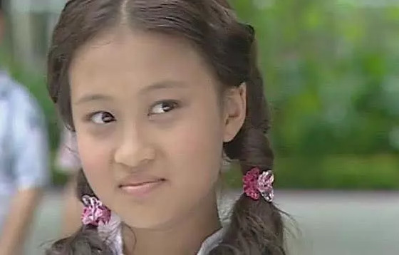 巴啦啦小魔仙美琪画画得了第一名老师拿出画后我也能得第一