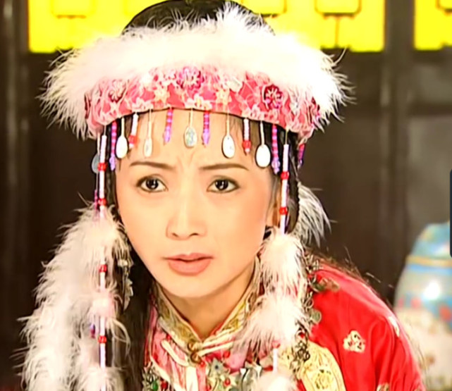 含香被老佛爷抓住,容嬷嬷故技重施,谁留意晴儿在干嘛