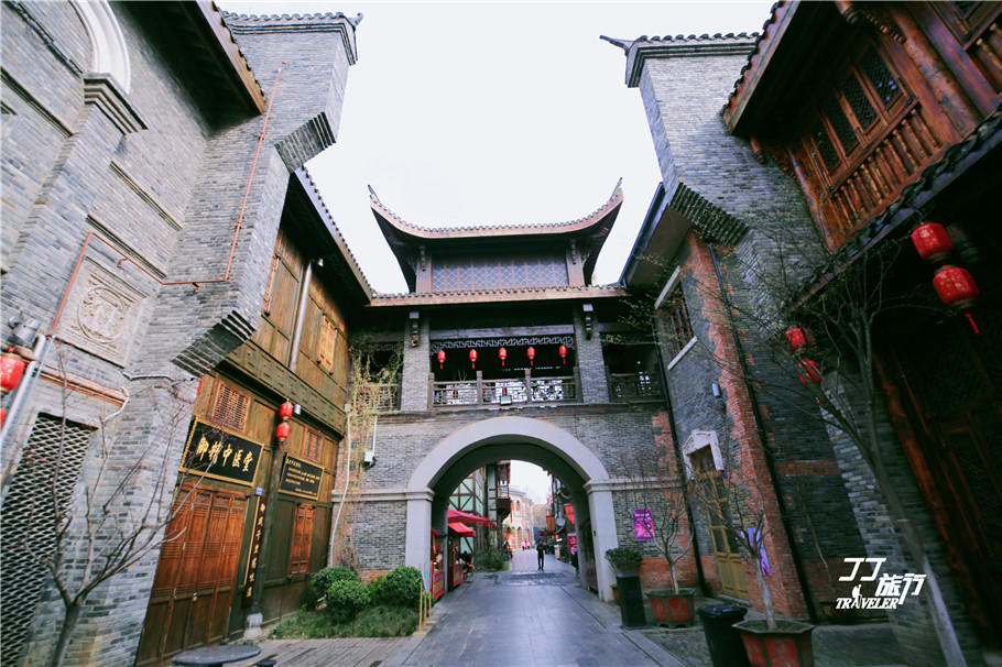 还记得2020武汉樱花灿漫时约定吗黄鹤楼登高望远吃一碗热干面