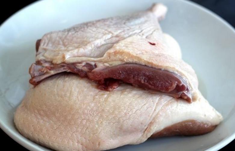 农家泡菜鸭汤,泡菜搭配鸭肉,味美香甜,一碗喝不够