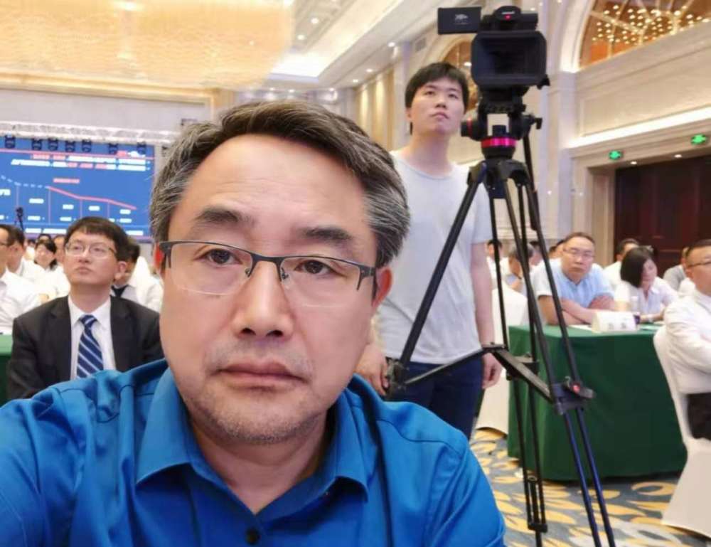 老部长沈向东一夜成网红