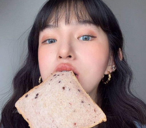 心理学:长期"不换头像"的女生,99%是这3种人,不服来辩