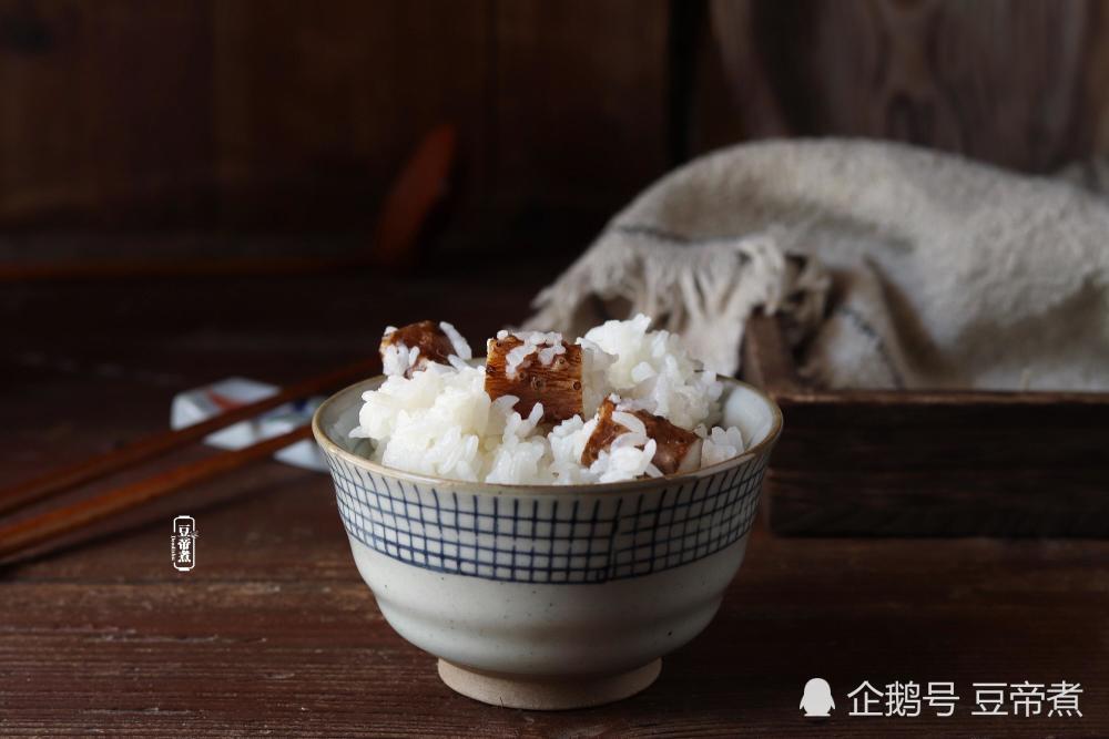 婆婆做个午饭,还加了一根山药,问题是皮也不刮,这能吃吗