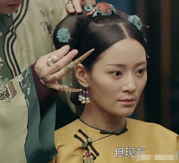 清朝嫔妃手上都戴着长长的护甲套,除了好看,还有1个特殊用途