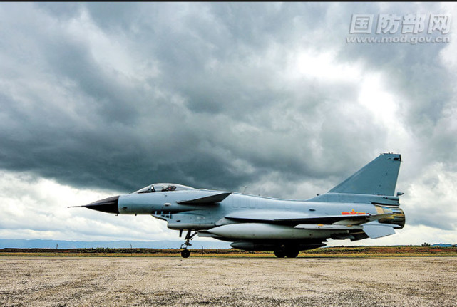 南部戰區空軍某旅殲-10戰機 圖源：國防部網