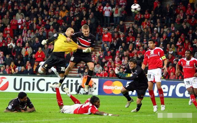 足球历史上,有哪些守门员放弃守门参与进攻进球的案例?