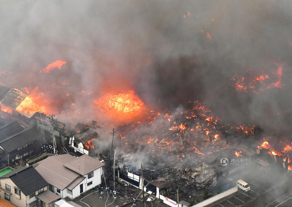 日本新潟县发生火灾百余栋房子被烧 高清组图 1 新闻网