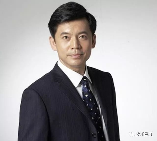 国家一级演员何政军,妻子原来是她,难怪很幸福_腾讯新闻