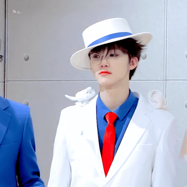 罗渽民这个怪盗基德的cos出圈到很多人当时看了一眼都不知道是谁直接