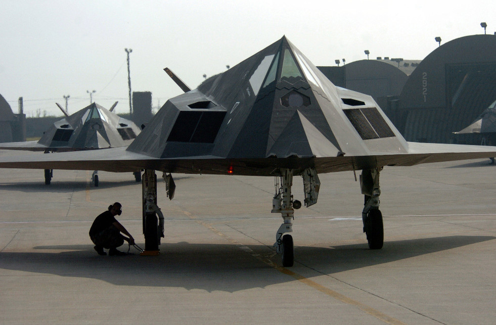 在某些探测情况下f-117垂尾会被遮挡