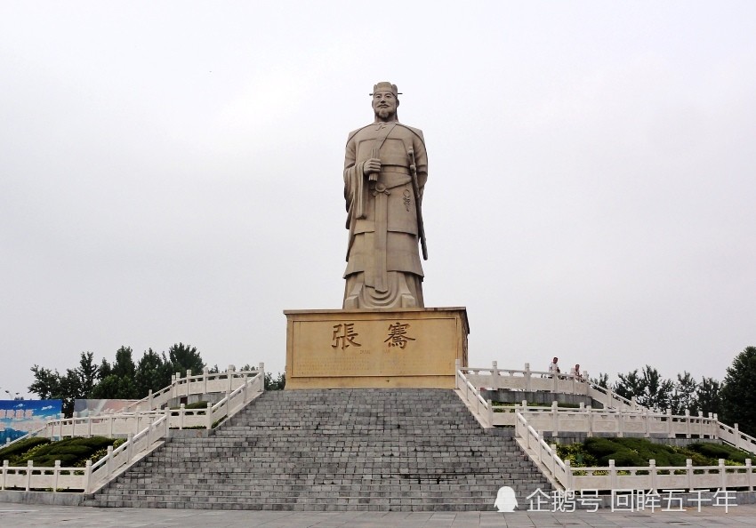 张骞塑像传统的丝绸之路,起点是中国古都长安,经中亚国家,阿富汗,伊朗