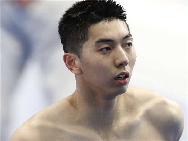 耳机配成国旗色从低谷到二刷亚洲纪录闫子贝打脸说我不行的人