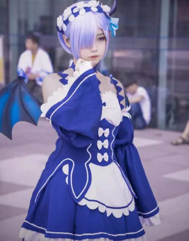 00后女装大佬cos恶魔蕾姆,看到"丝滑袜",网友:awsl