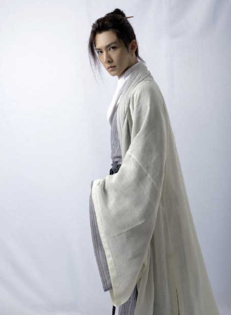 炎亚纶拍古装戏了,定妆照太仙,网友:咋这么多年没变化呢?