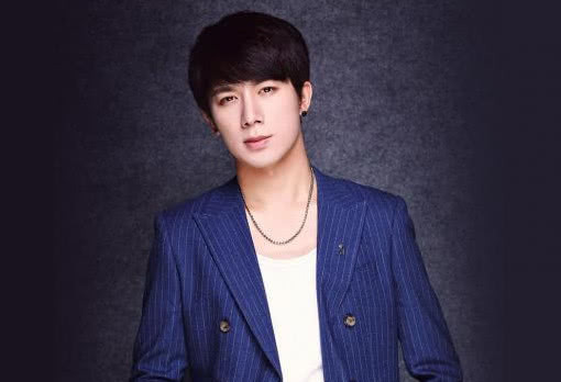 快手女主播直播间大胆示爱白小白,一个事实,白家军:不可能!