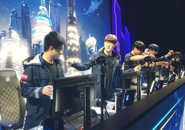 LOL五大赛区选手工资排行,LPL倒数第二,第一