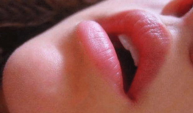 世界最小的嘴,仅有3厘米吃块饼干都费劲,是一个韩国女孩