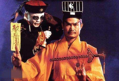 影视剧中的僵尸,为啥都穿清朝制服?并非迷信,看完脊背发凉!