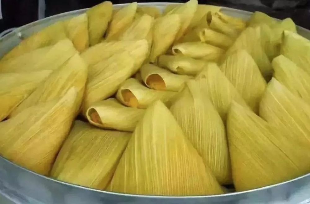 城步老少咸宜的通便食品:桐叶玉米粑!