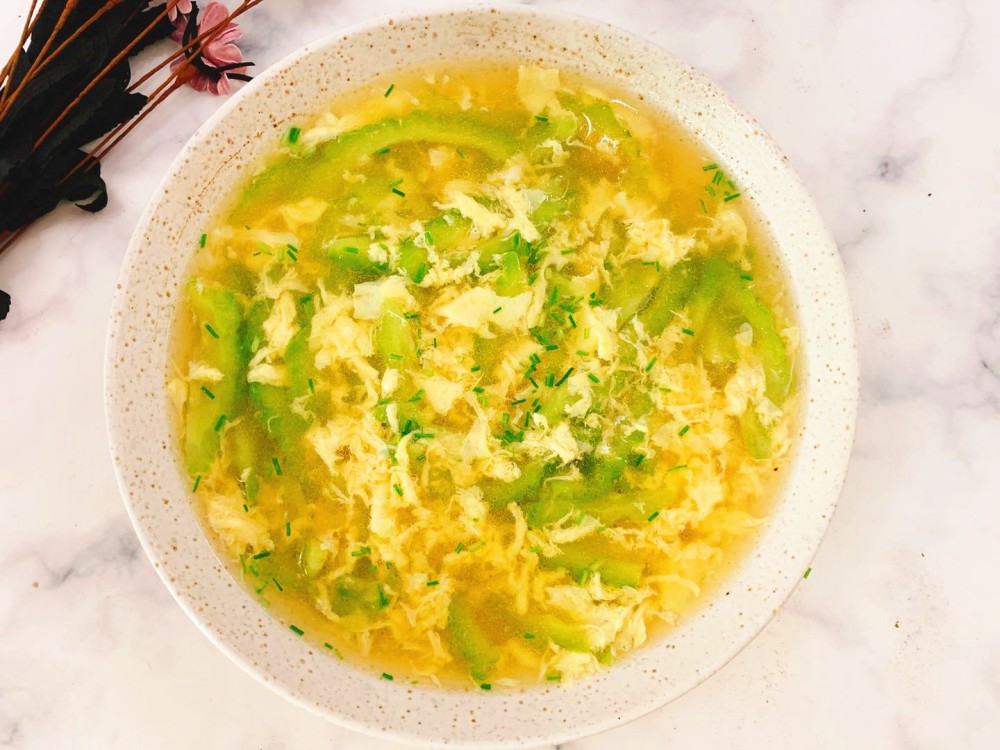 鸡蛋的腥味,大家一定不要偷懒了,这样煮出来的苦瓜鸡蛋汤喝着会很鲜的