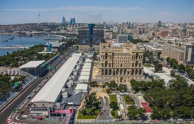 巴库跟不少前苏联城市一样,建筑气势宏伟,颇有俄罗斯,高加索风格,老