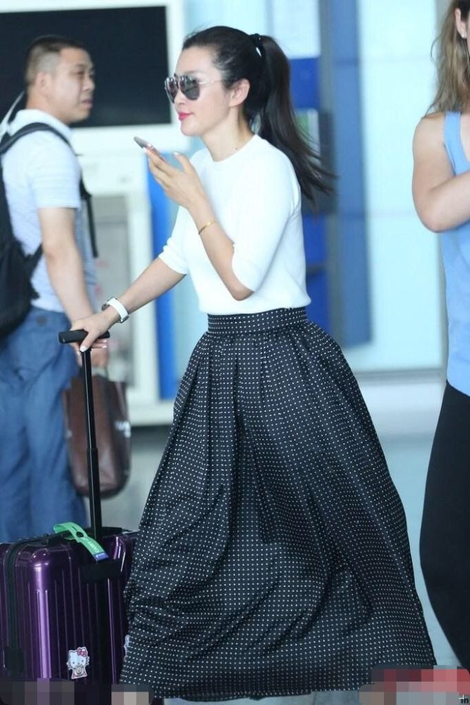 李雪气质长相都不输姐姐李冰冰,就是皱纹有点多