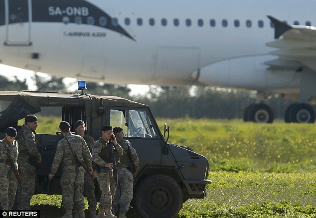 媒体:劫机者已放走乘客 尚不知具体人数